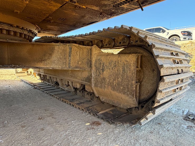 2017-caterpillar-336-image-8