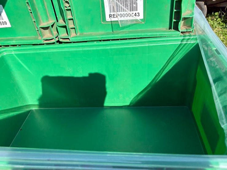 stackable-plastic-bins-image-3