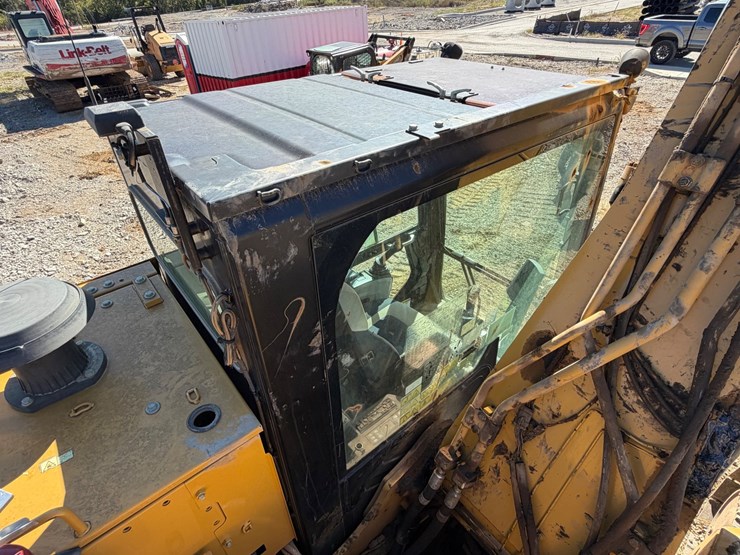 2016-caterpillar-323fl-image-29