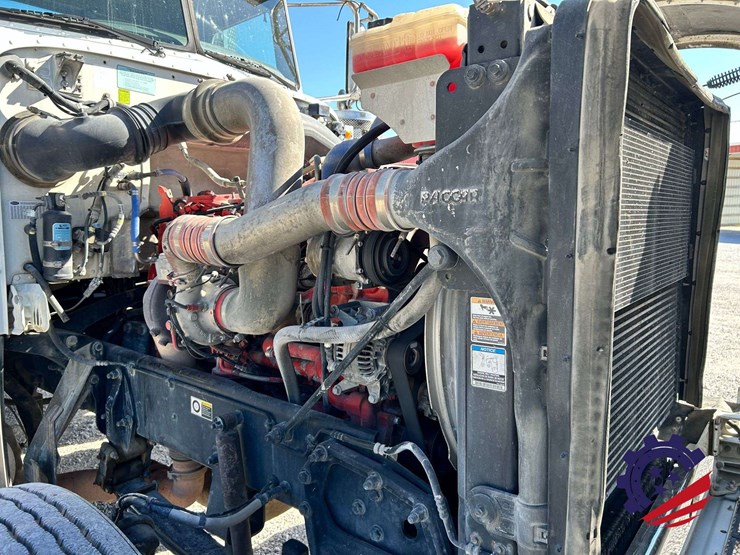 2018-peterbilt-389-image-59