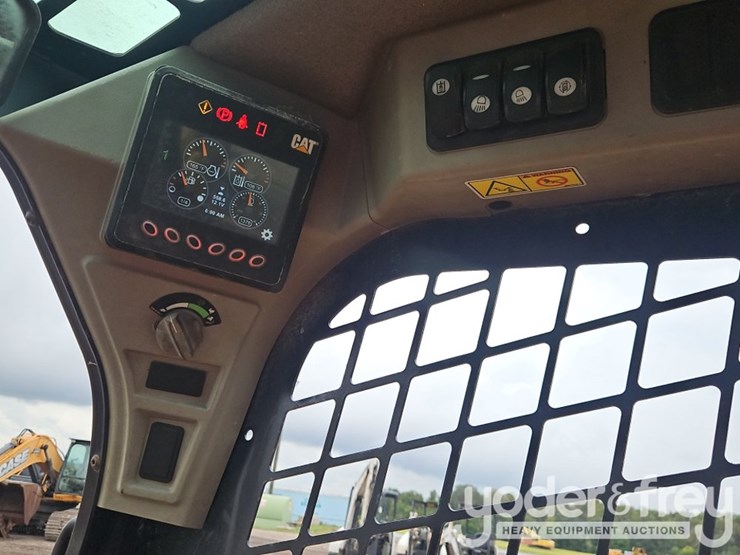 2018-caterpillar-257d-image-27