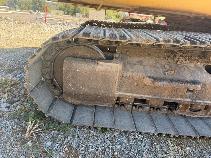 2016-caterpillar-323fl-image-17