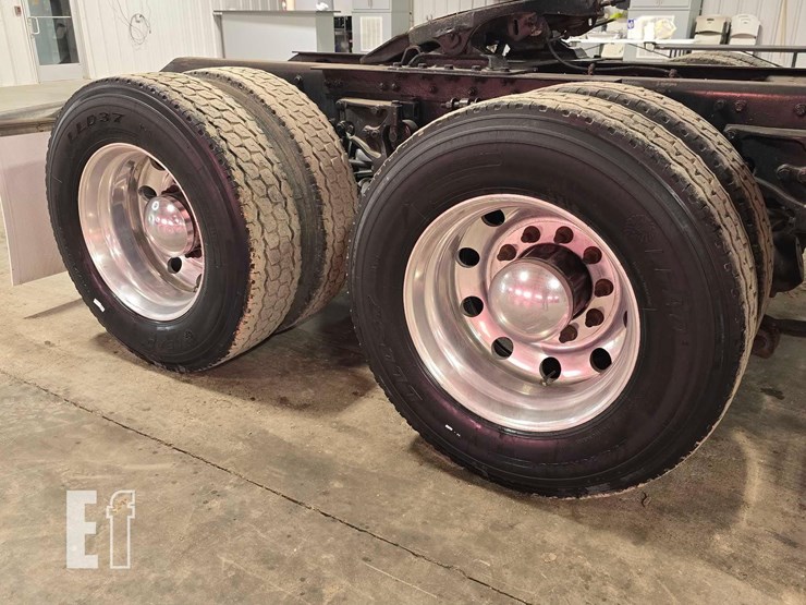 2015-kenworth-t680-image-26