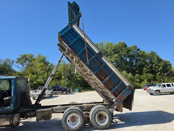 1996-ford-lt8000-image-22