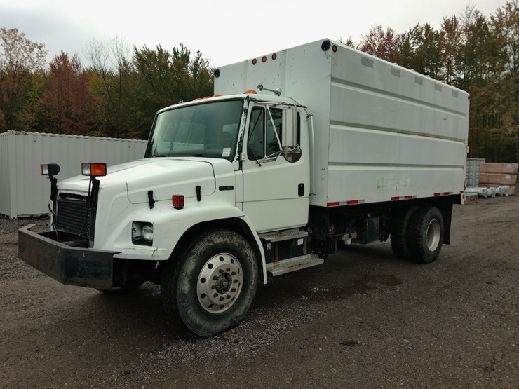 2001-freightliner-fl80-image-1