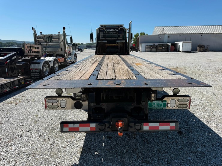2018-freightliner-122sd-image-5