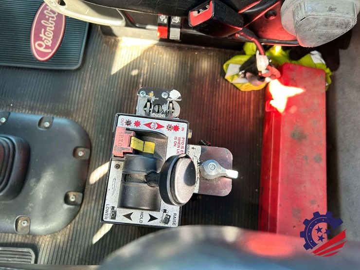 2018-peterbilt-389-image-86