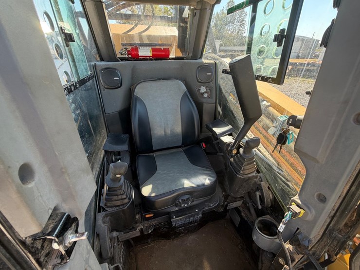 2024-supertrak-sk200tr-image-28
