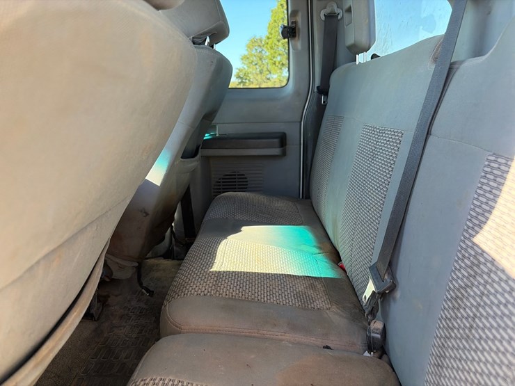 #98-•-2013-ford-xlt-f-250-pickup-truck-image-21