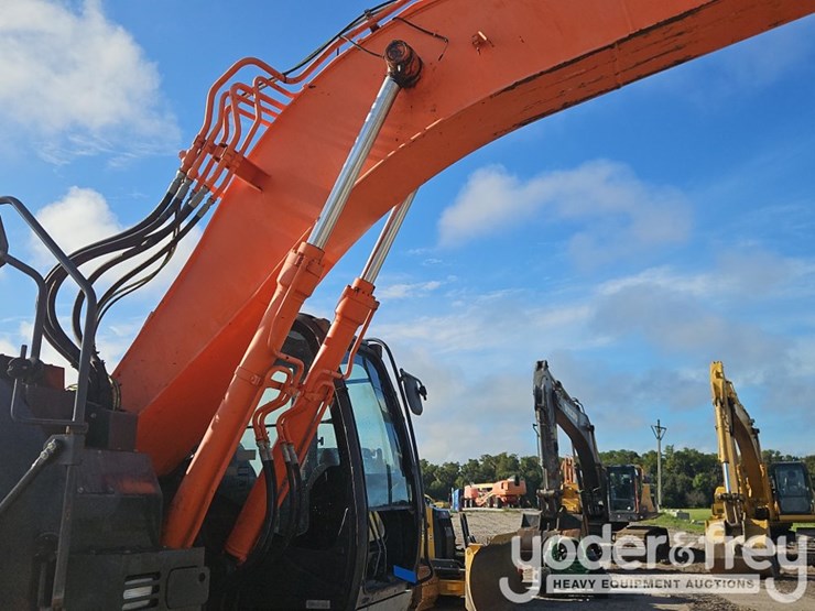 hitachi-zx245us-lc-6n-image-14