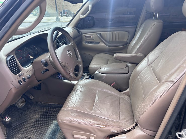 2004-toyota-sequoia-limited-image-15
