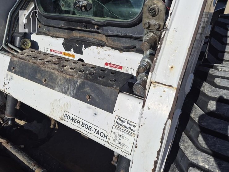 2010-bobcat-s205-image-11