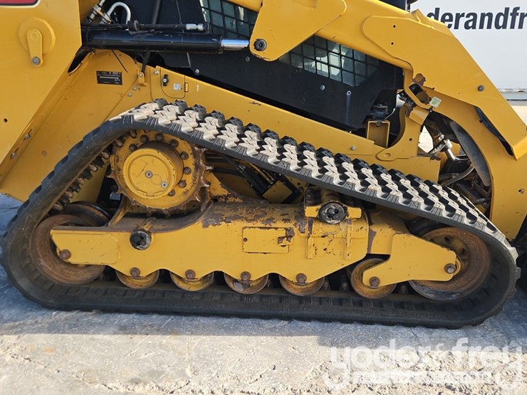 2021-caterpillar-279d3-image-8