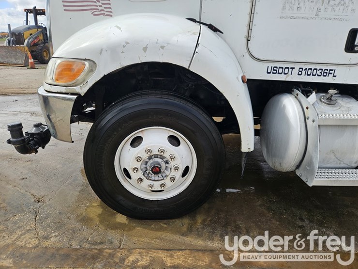 2005-peterbilt-335-image-10