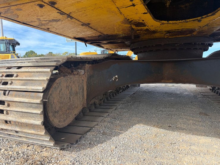 2012-komatsu-pc210-lc-10-image-11
