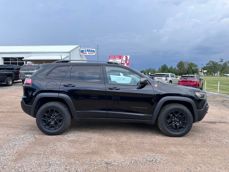 2019-jeep-cherokee-image-10