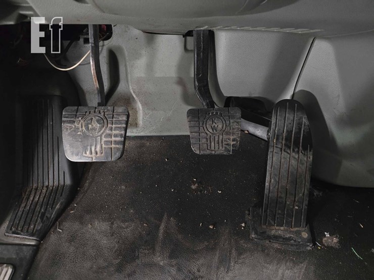 2015-kenworth-t680-image-11