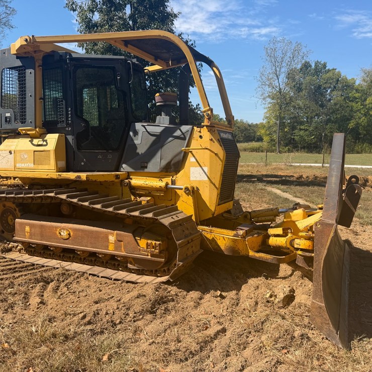 #87 • KOMATSU CRAWLER TRACTOR