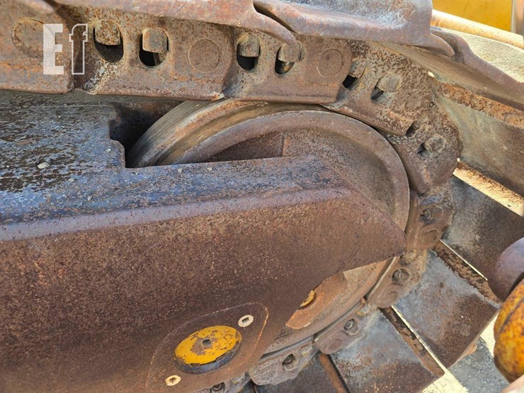 2013-caterpillar-d8t-image-35