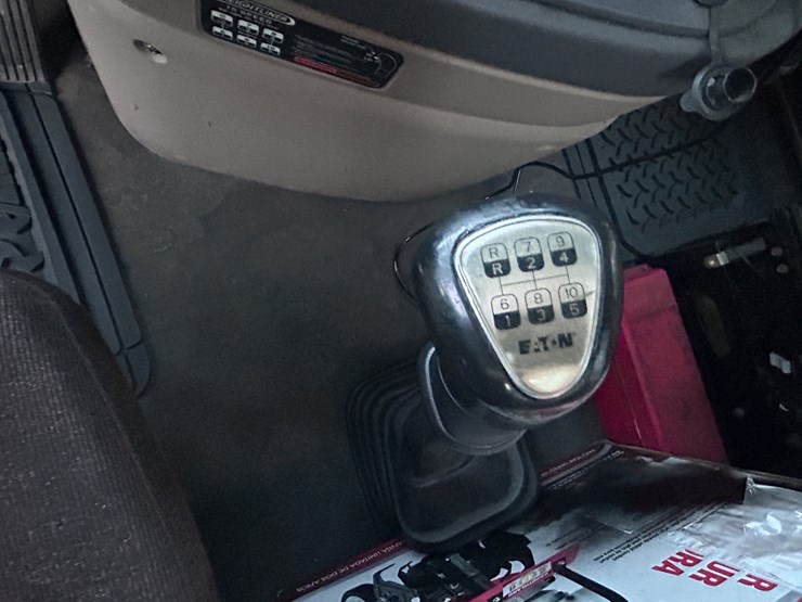 2015-freightliner-cascadia-113-image-40