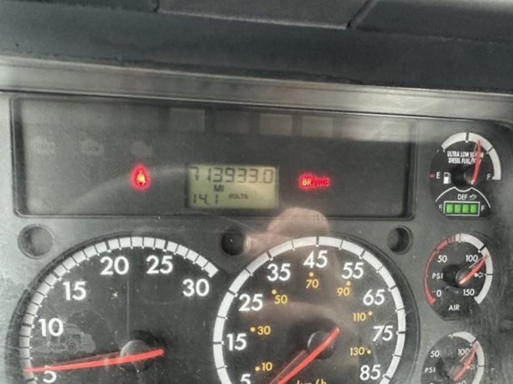 2013-freightliner-cascadia-113-image-7