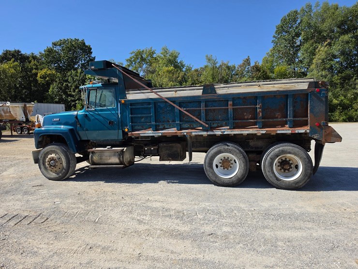 1996-ford-lt8000-image-5