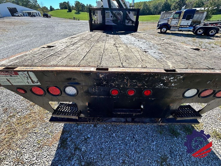 2007-peterbilt-335-image-63