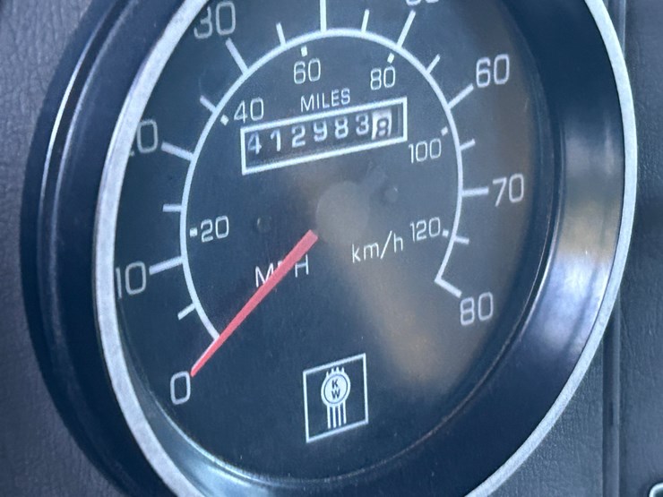 2005-kenworth-t300-image-42