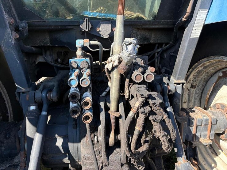 new-holland-ts110-image-17