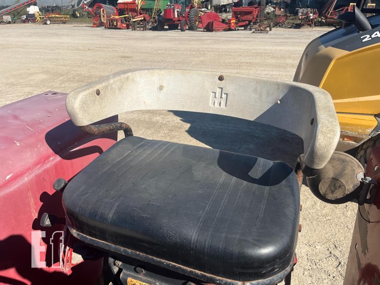 1964-case-ih-farmall-706-image-9