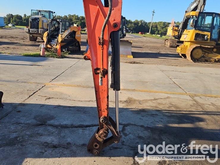 2017-kubota-kx040-4-image-17
