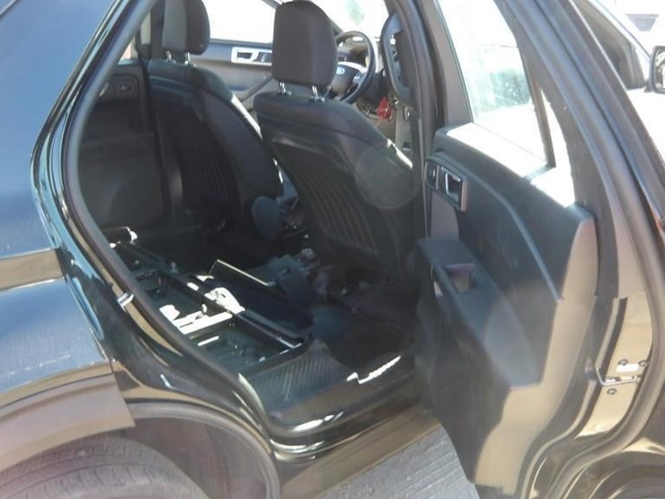 2020-ford-explorer-image-12