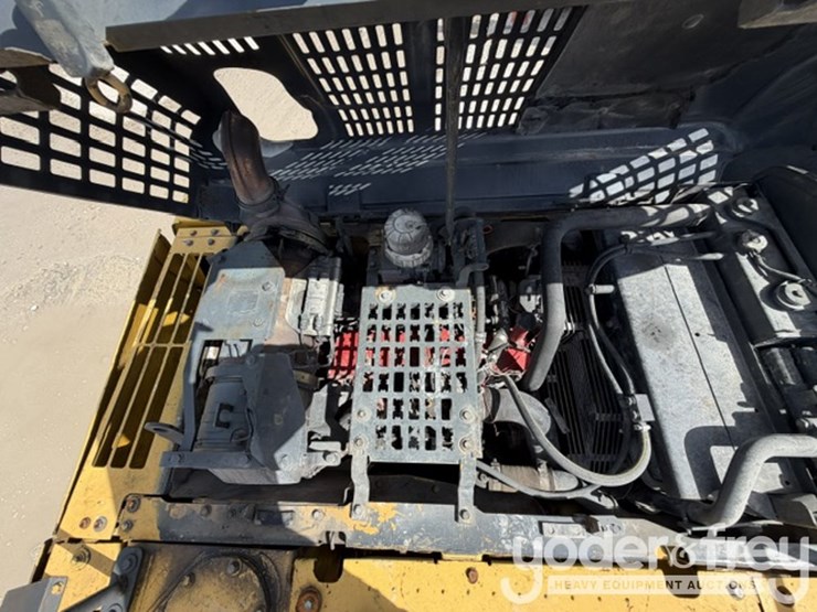 2014-komatsu-pc210-lc-10-image-29