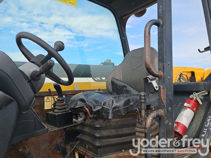 2013-jcb-550-170-image-20