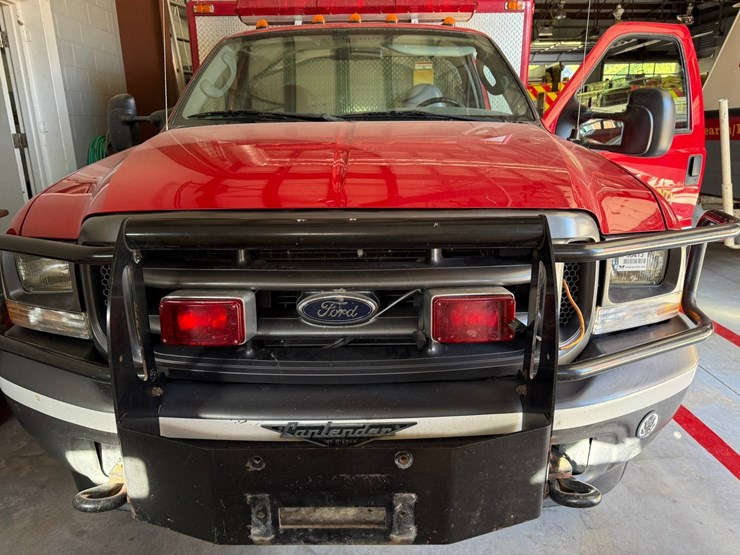 2004-ford-f550-image-11