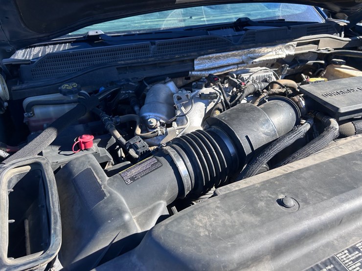 2017-gmc-3500-image-50