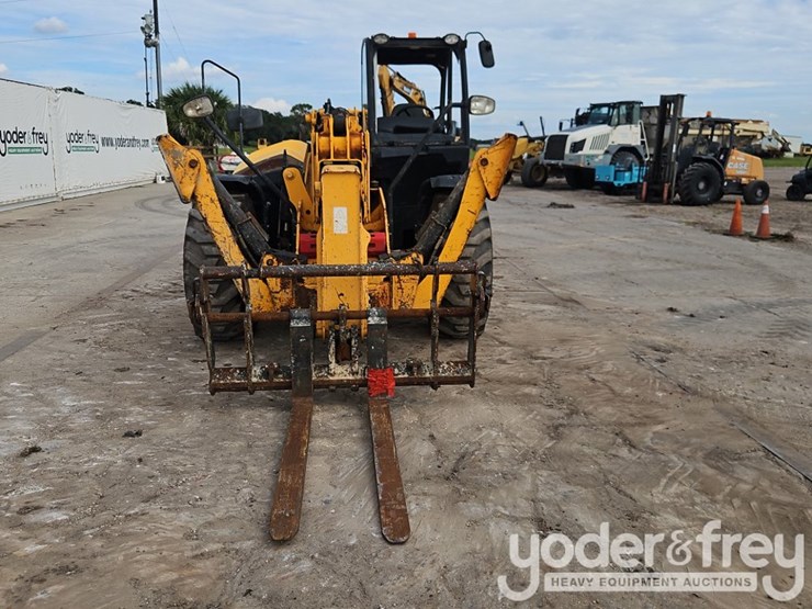 2013-jcb-550-170-image-13