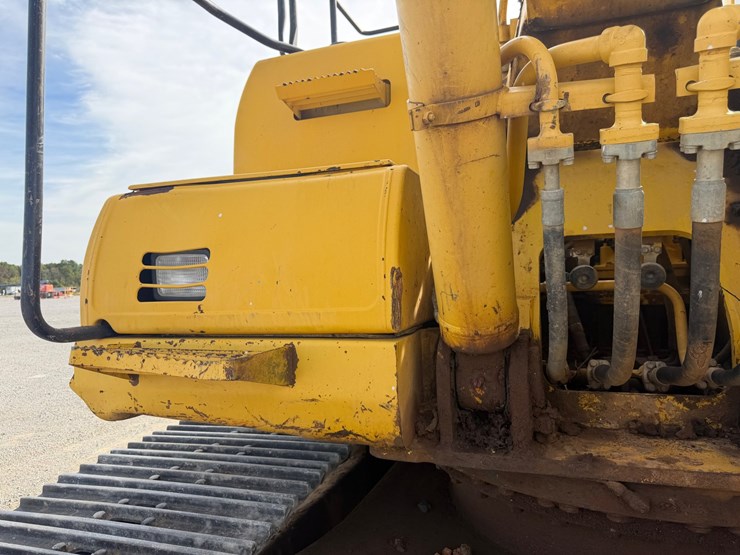 2012-komatsu-pc210-lc-10-image-26