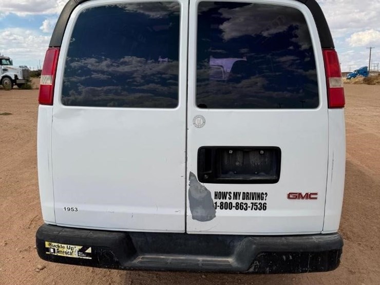 2004-gmc-savana-g1500-image-8