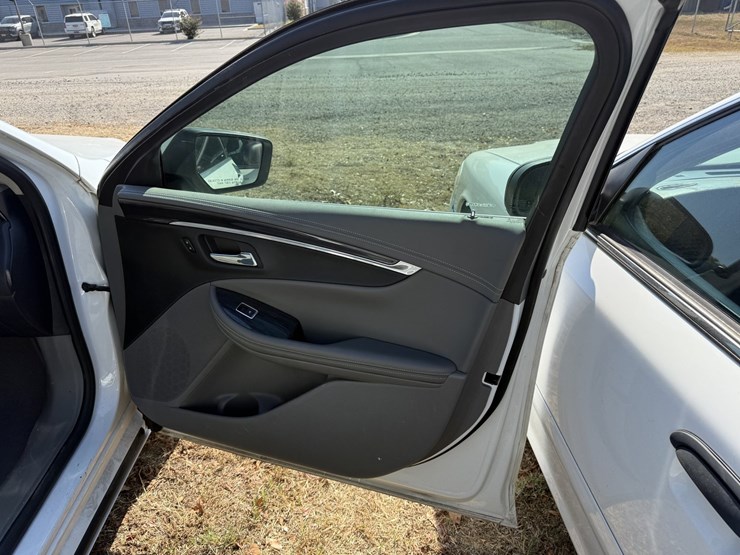 #46833-•-2018-chevrolet-impala-lt-sedan-2g1105s38j9109671-inv#46833-image-29