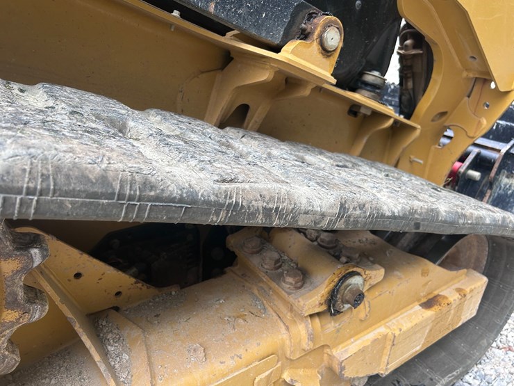 2025-caterpillar-255-image-14