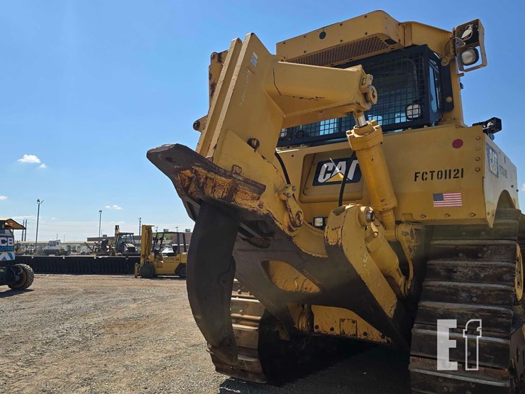 2013-caterpillar-d8t-image-13