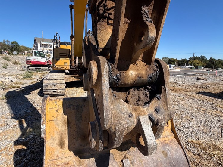2016-caterpillar-323fl-image-24