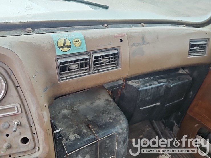 1990-ford-l8000-image-30