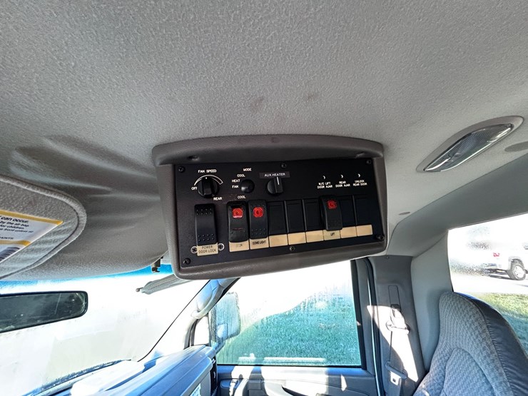 #95-•-2007-chevrolet-express-van-image-24