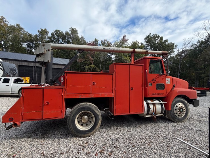 #64-•-1995-volvo-mechanics-truck-image-11