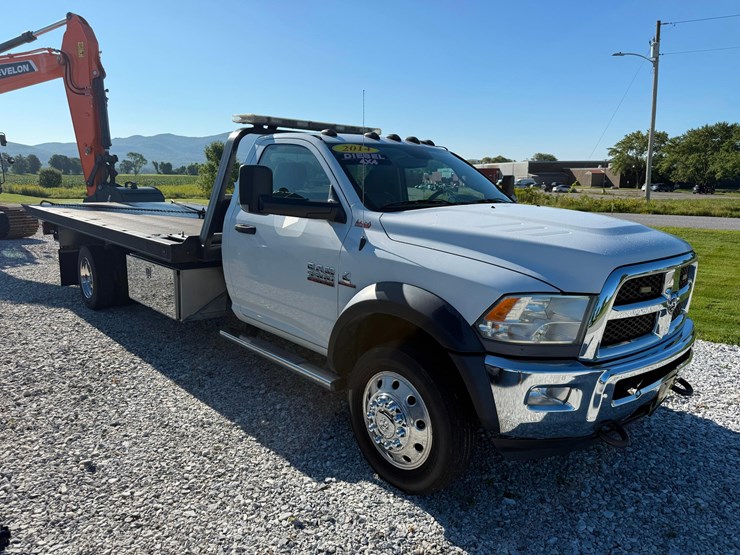 2014-ram-5500-hd-slt-image-3