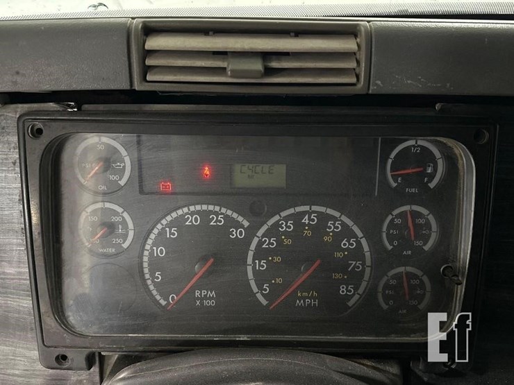 2007-freightliner-columbia-120-image-17
