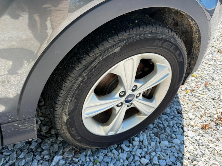 2015-ford-escape-image-17