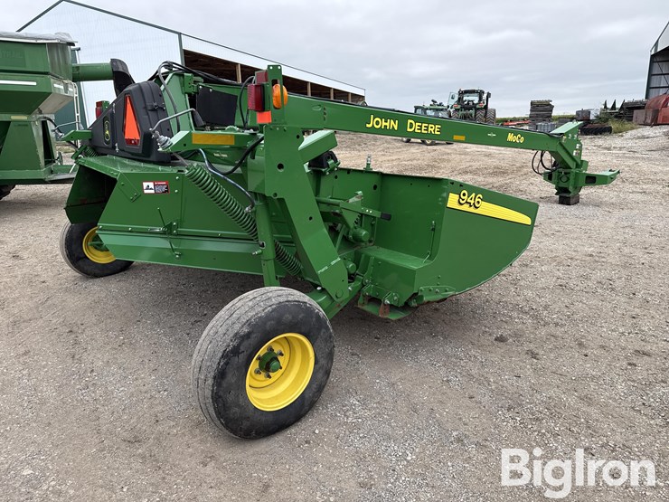 2020-john-deere-946-image-5